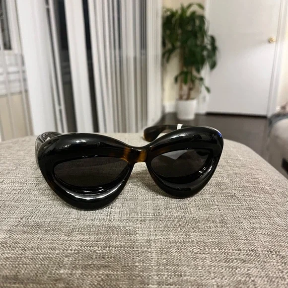 Loewe | Accessories | Loewe Black Glossy Cateye Sunglasses  display picture 2